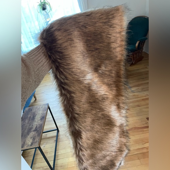Brown faux fur shawl - Picture 3 of 4